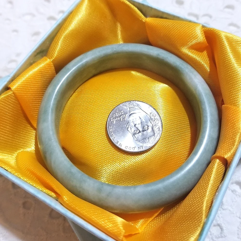 Snow Green Jade Children's Bangle Bracelet ~ Vintage - Picture 3 of 7
